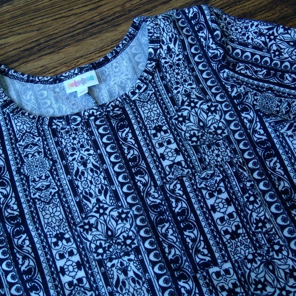 LulaRoe T-Shirt Dress W/ Pocket Patterened Size XS - Picture 6 of 7